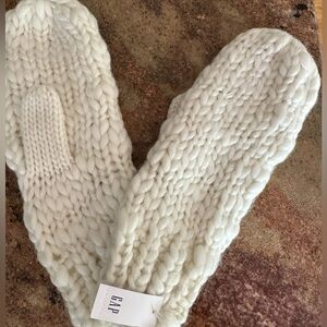 Gap mittens